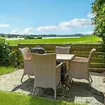 2 Bedroom Stunning In *