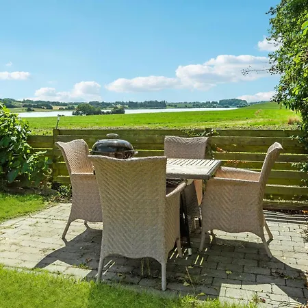 2 Bedroom Stunning In *