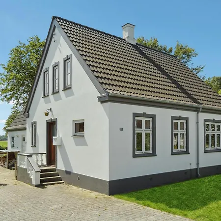 بيت للعطل 2 Bedroom Stunning In